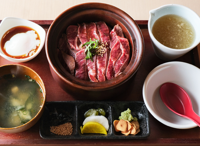 赤身ステーキ牛まぶし